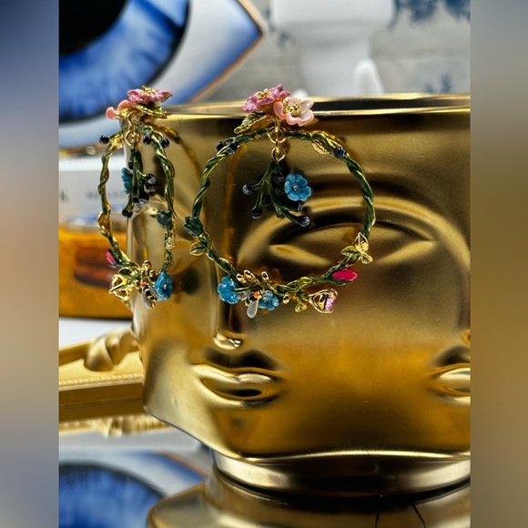 🆕 LES NEREIDES 🧿 NIB Rose D'Orient Large Hoops with Flowers, Berries & Bees - Picture 4 of 15
